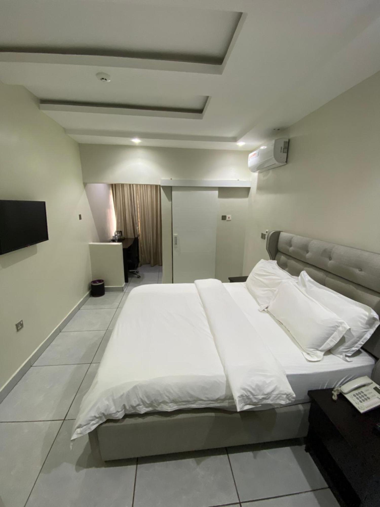 Emmaag Hotel, Ibadan Extérieur photo